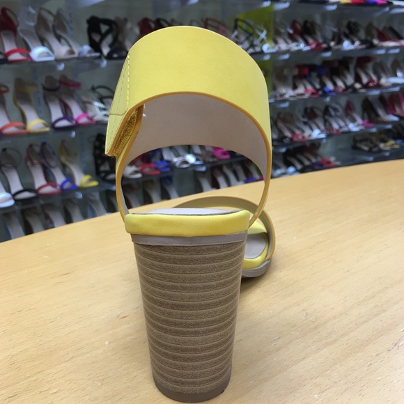 Restock! Soda Wait Yellow 3” stacked heel SANDAL - Picture 5 of 7